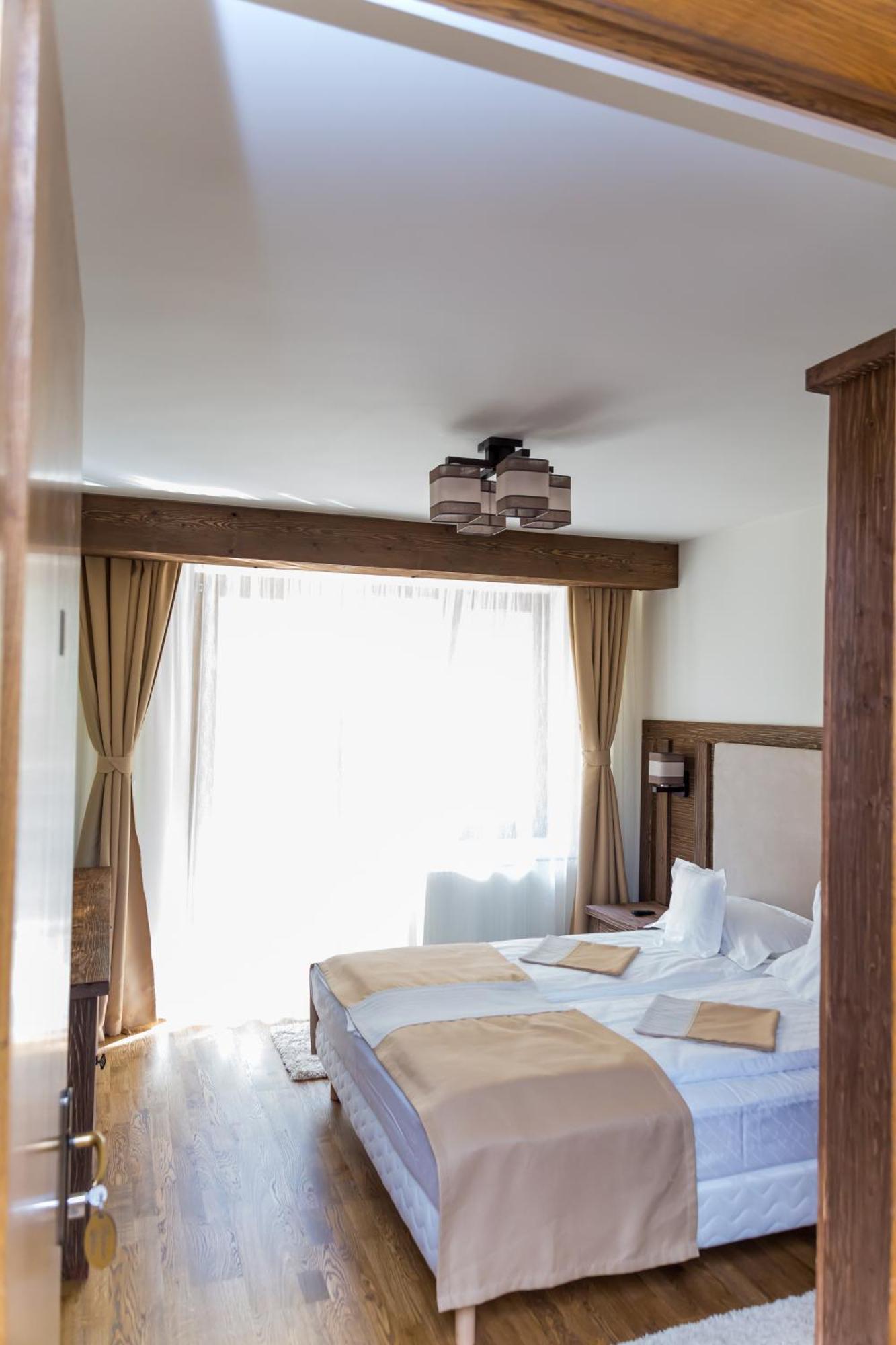 Lidana & 4* Vama (Suceava)