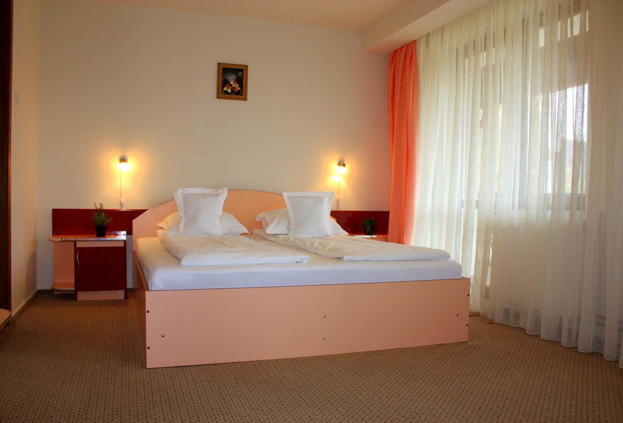 Lidana & 4*