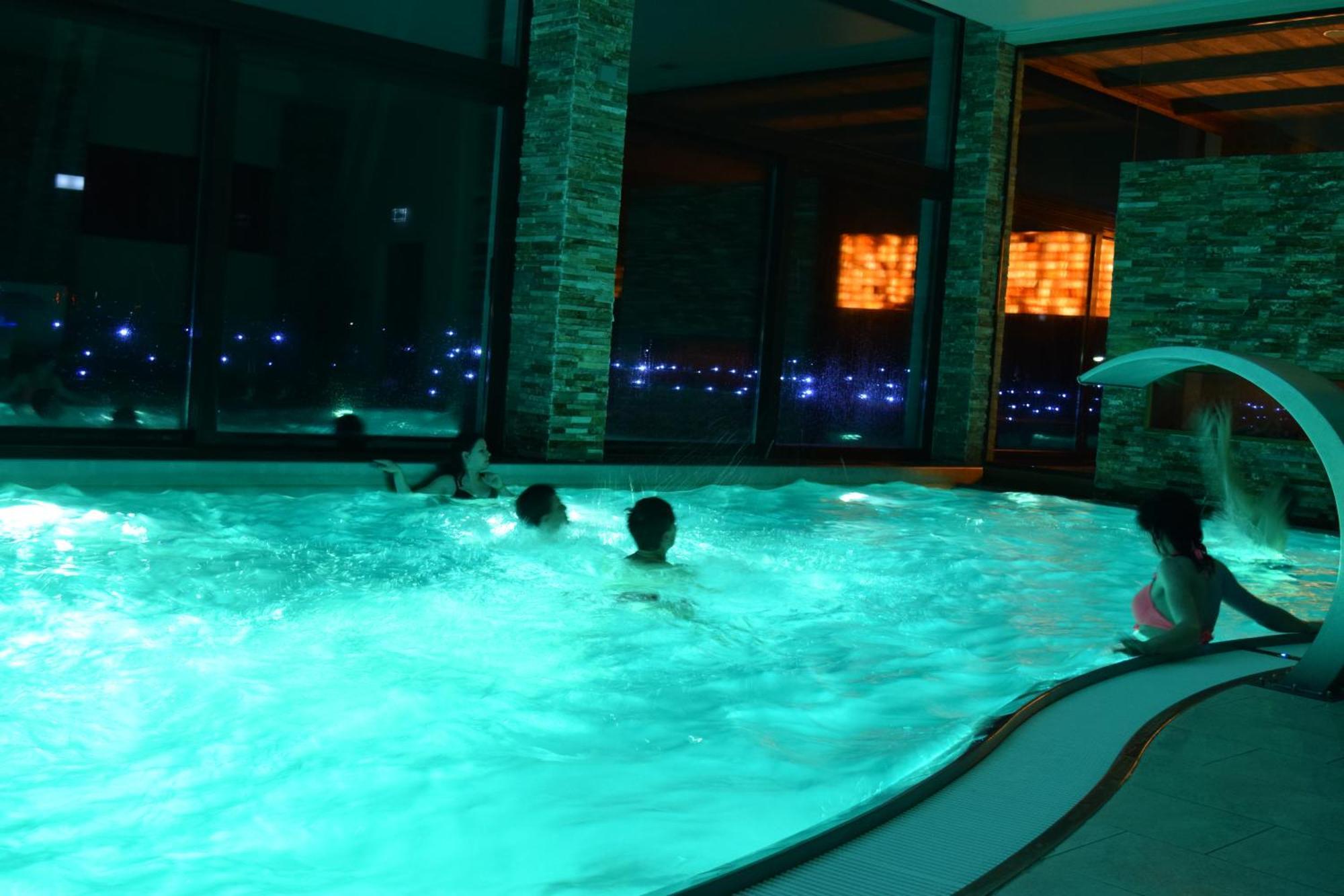 Lidana & 4* Vama (Suceava)